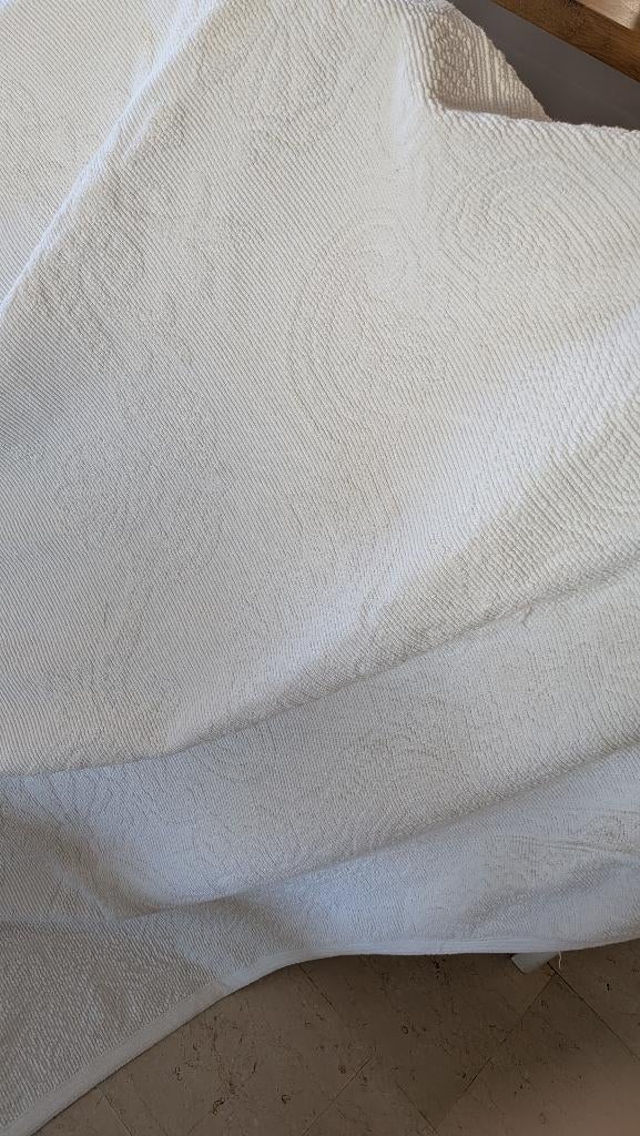 Witte sprei met logo 2 mtr breed zware kwaliteit, Ophalen, Gebruikt