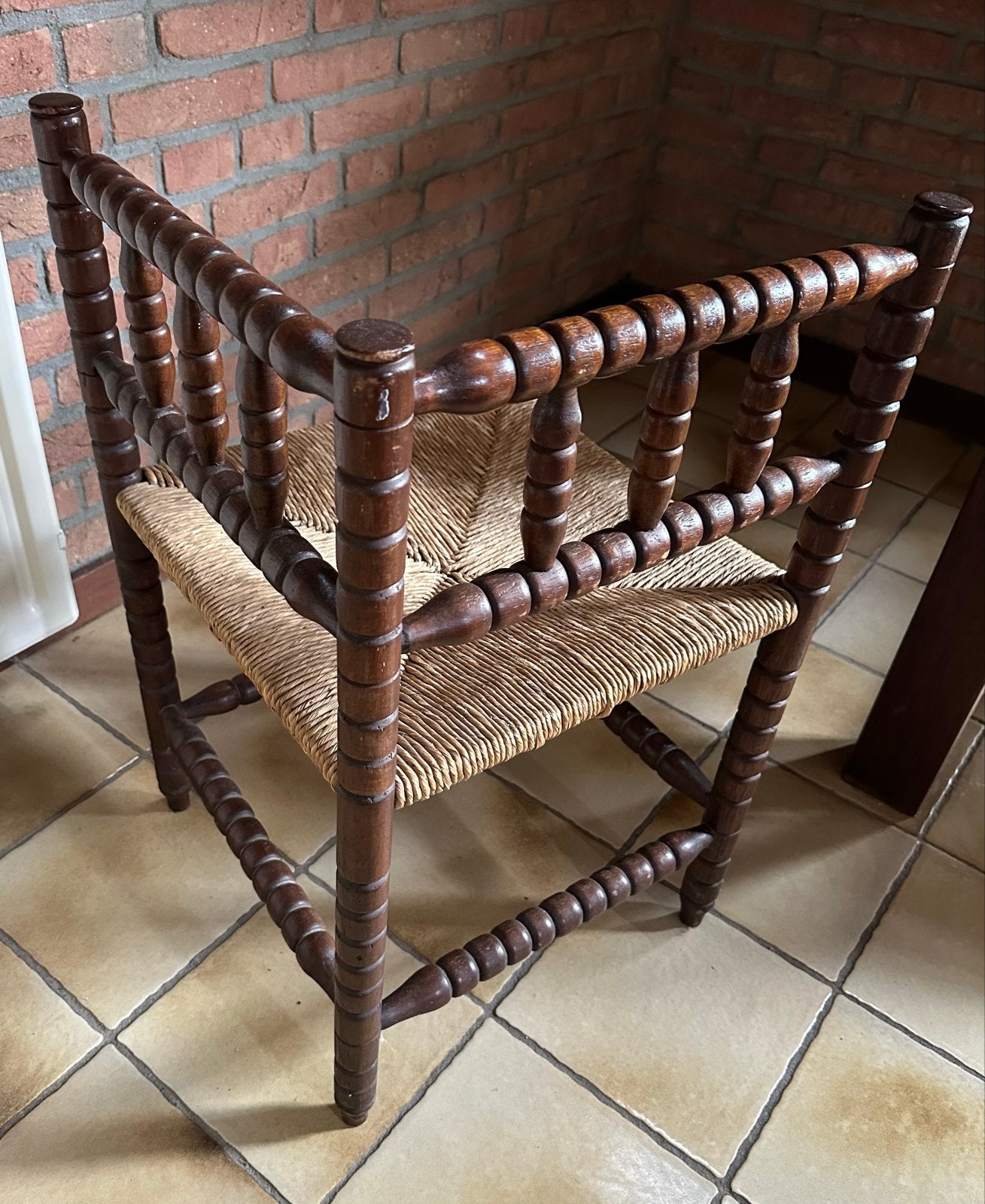 Antieke hoekstoel met biezen zitting, Antiek en Kunst, Antiek | Meubels | Stoelen en Banken, Ophalen
