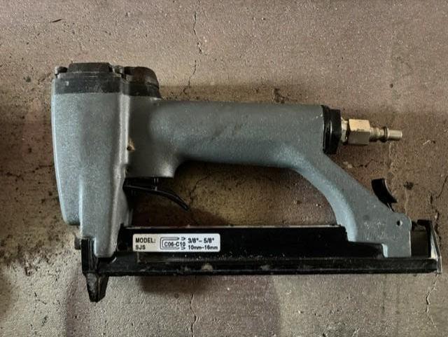 Nietmachine op perslucht Model SLS, Doe-het-zelf en Verbouw, Gereedschap | Handgereedschap, Ophalen, Gebruikt