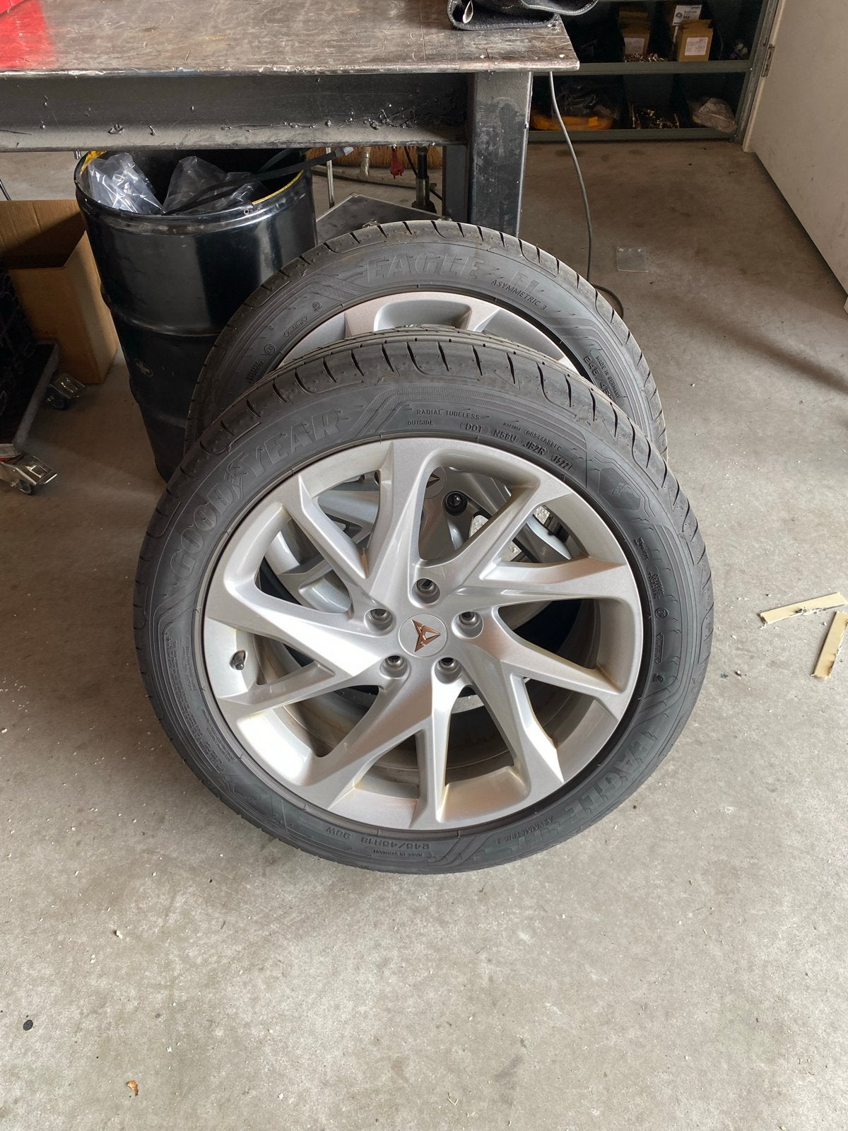 Set van 4 Goodyear Eagle F1 banden en velgen 18 inch, Gebruikt, Banden en Velgen, Personenwagen, Zomerbanden