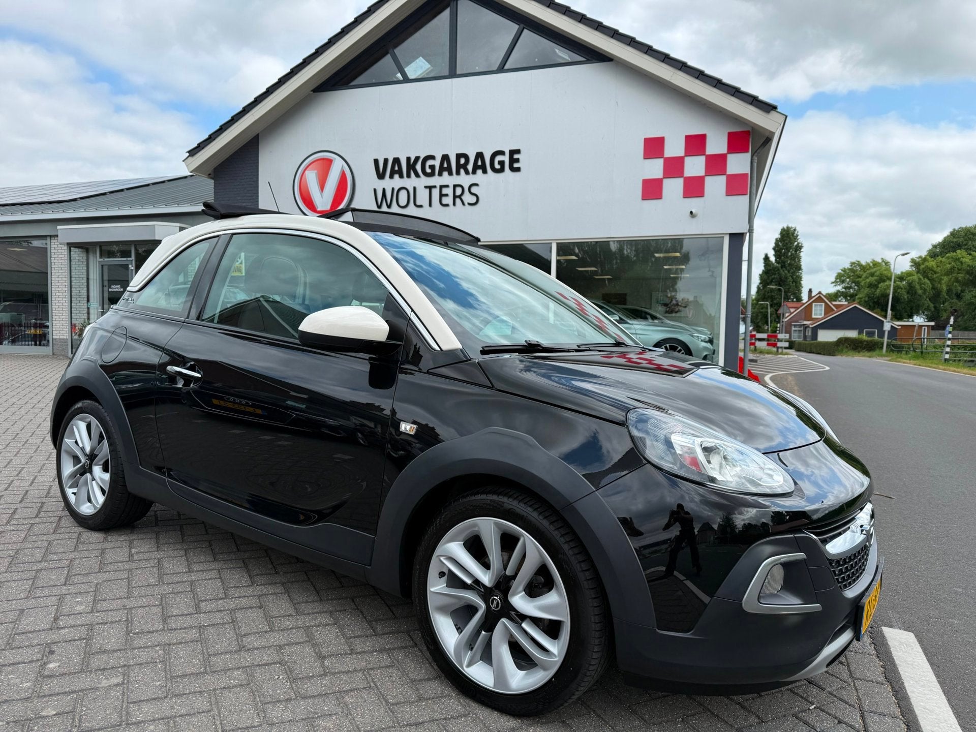 Opel ADAM 1.0 Turbo Rocks Online Edition RIJKLAARPRIJS! ELEC, Auto's, Voorwielaandrijving, 12 maanden, 1041 kg, 4 stoelen