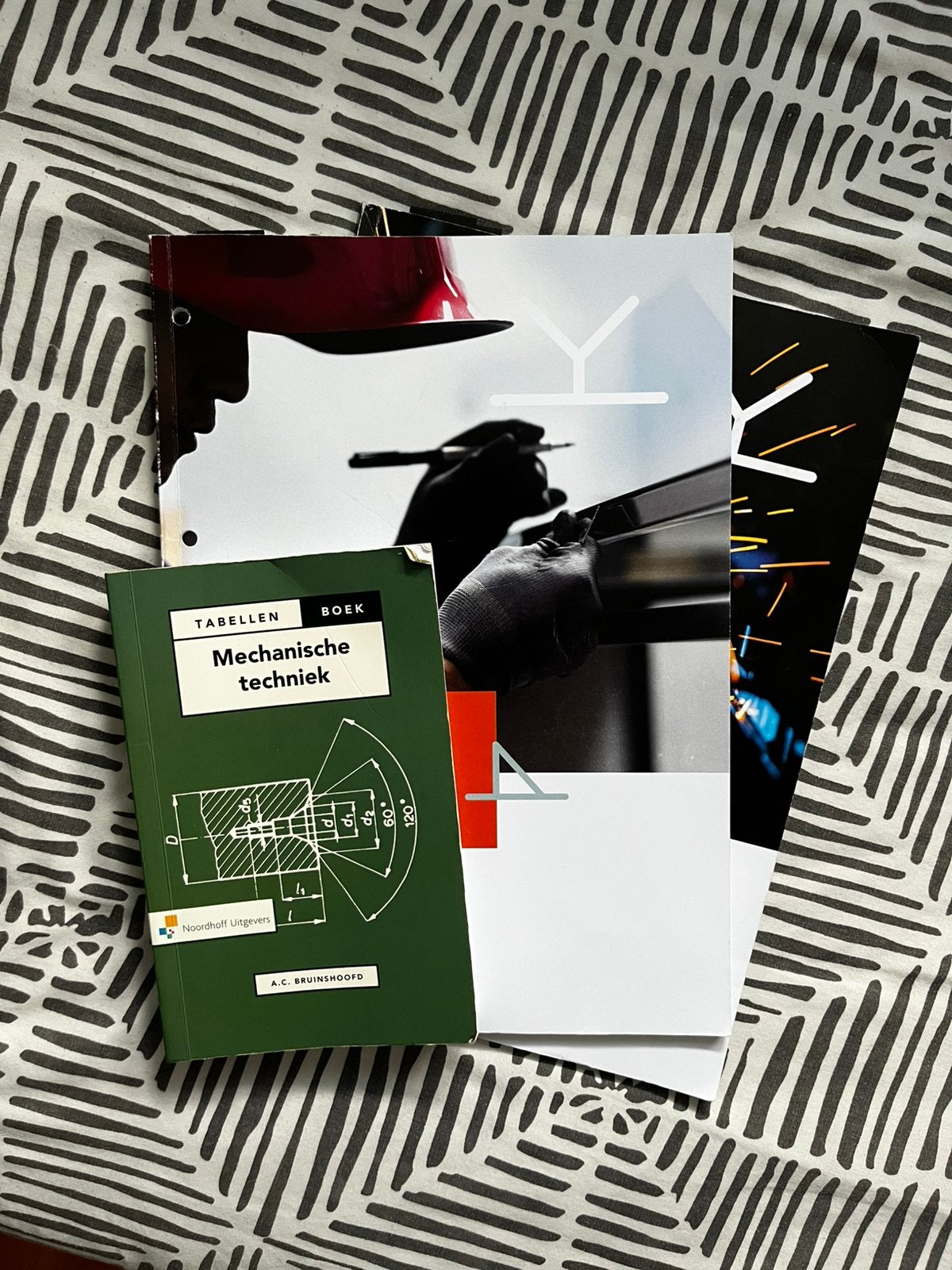 Tabellenboek - Bruinshoofd, Basisboek 1-2, Tekening lezen., Boeken, Techniek, Ophalen of Verzenden, Gelezen, Werktuigbouwkunde