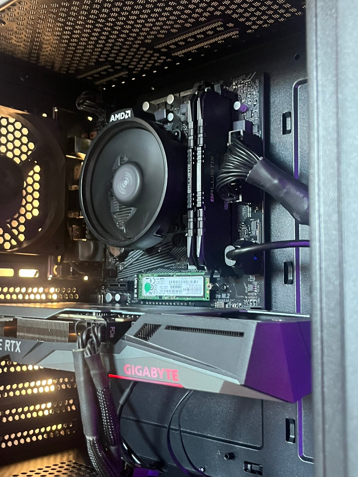 Foto 7 van Gaming PC | RTX 3060 TI | R7 3800X | 16GB | M.2 SSD