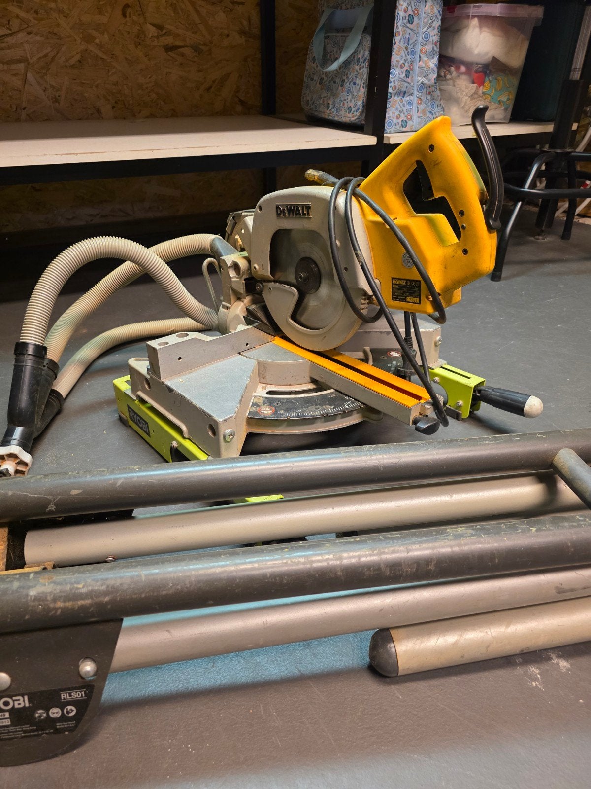 DeWalt DW701 Afkortzaag met Ryobi onderstel, Ophalen, Gebruikt, DeWalt, Afkortzaag
