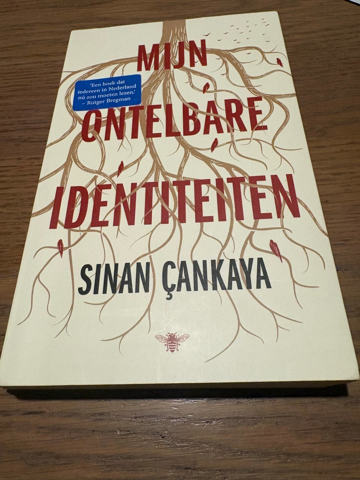 Mijn Ontelbare Identiteiten - Sinan Çankaya, Boeken, Ophalen of Verzenden, Zo goed als nieuw, Nederland