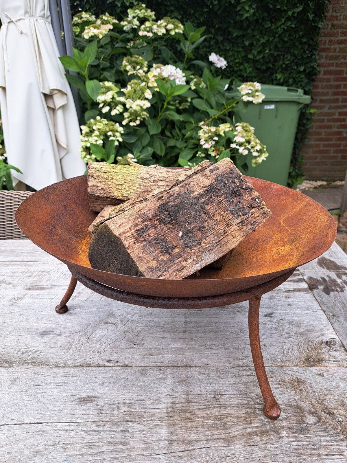 Rustieke vuurschaal / vuurkorf met driepoot, Ophalen of Verzenden, Gebruikt, Vuurkorf