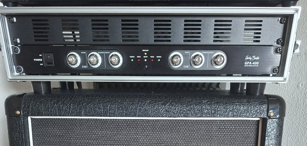 Harley Benton GPA-400 incl. 19'' rack Flyth Pro, Ophalen, Zo goed als nieuw, Gitaar, 100 watt of meer