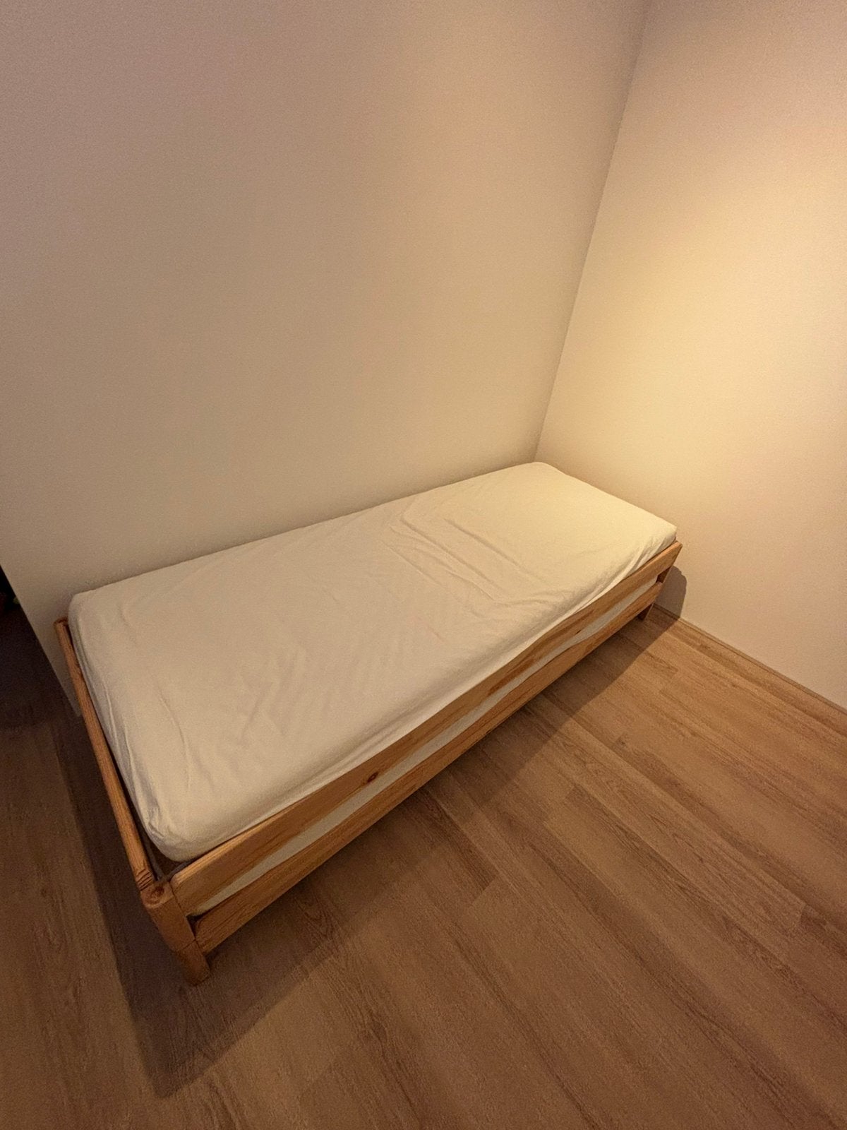 IKEA Utaker stapelbaar bed, Ophalen, Eenpersoons, Wit, Zo goed als nieuw