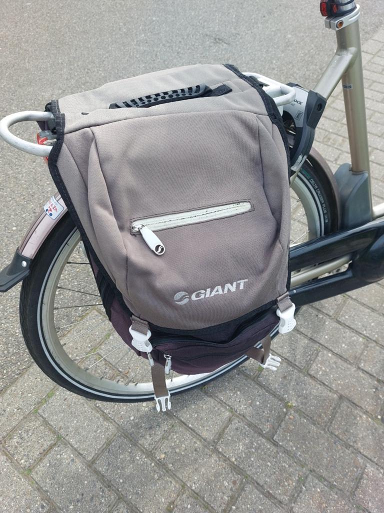 GIANT dubbele fietstas voor 2 accu's, Fietsen en Brommers, Fietsaccessoires | Fietstassen, Ophalen of Verzenden, Zo goed als nieuw