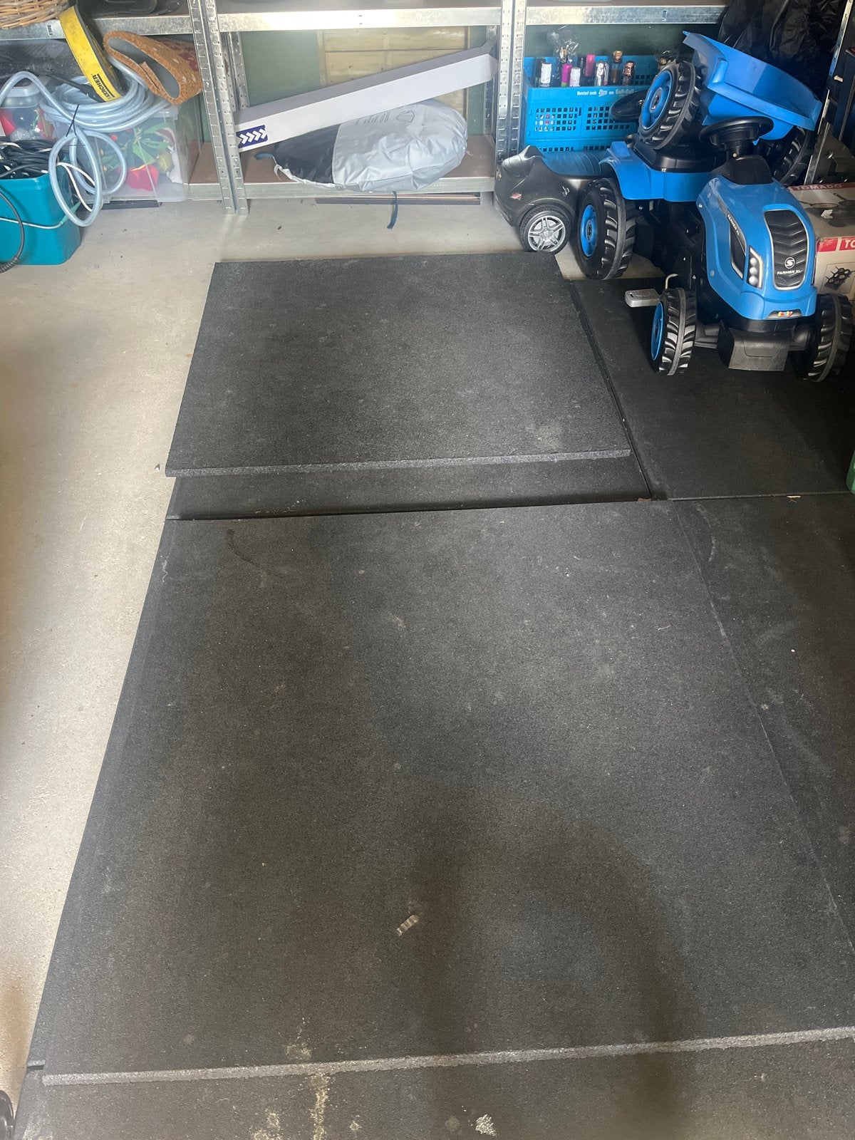 Twee dikke rubbermatten 100x100 cm, Doe-het-zelf en Verbouw, Overige Doe-het-zelf en Verbouw, Ophalen, Gebruikt