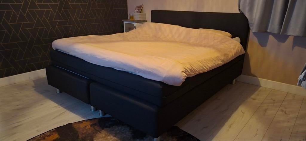 Wonderland Boxspring Bed - Mediumhardheid Matras, Huis en Inrichting, Slaapkamer | Boxsprings, Gebruikt, 180 cm, 210 cm, Tweepersoons