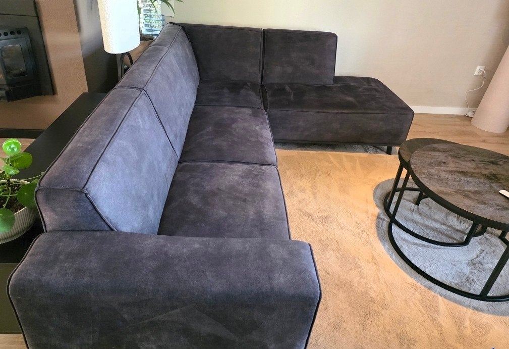 Donkergrijze velvet hoekbank - Zo goed als nieuw, Ophalen, Modern, Comfortabel, 250 tot 300 cm, 100 tot 125 cm