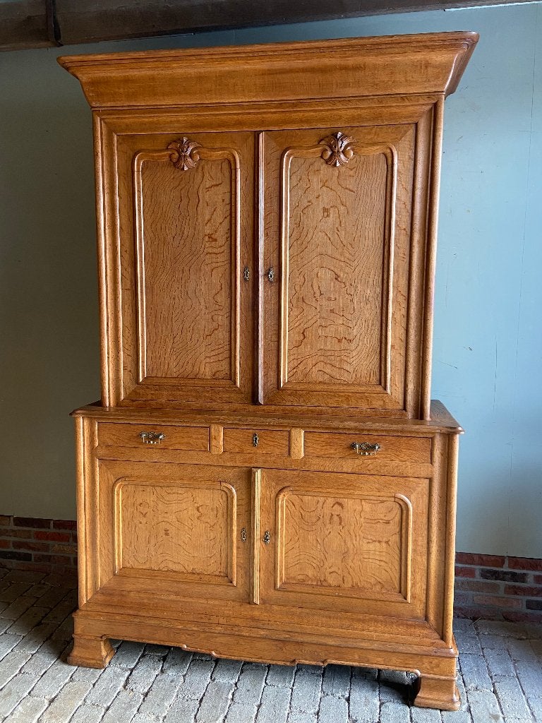 Prachtige antieke eiken houten Louis Philippe buffetkast., Verzenden