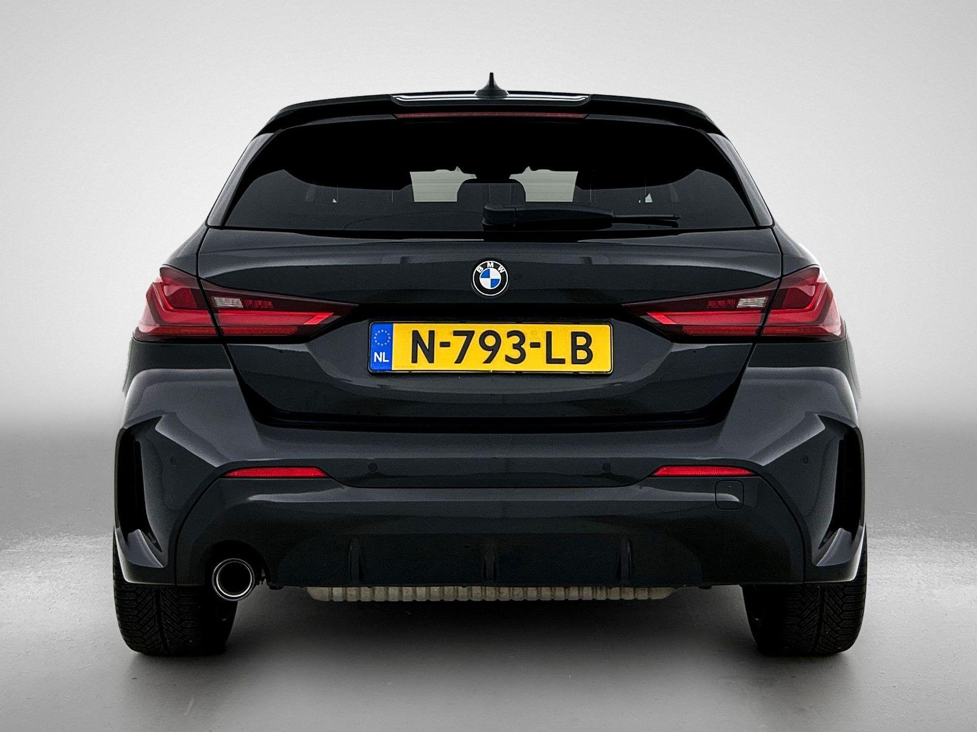 BMW 1-serie 118i High Executive Edition | AUTOMAAT | PANORAM, Auto's, 12 maanden, 136 pk, Gebruikt, Zwart