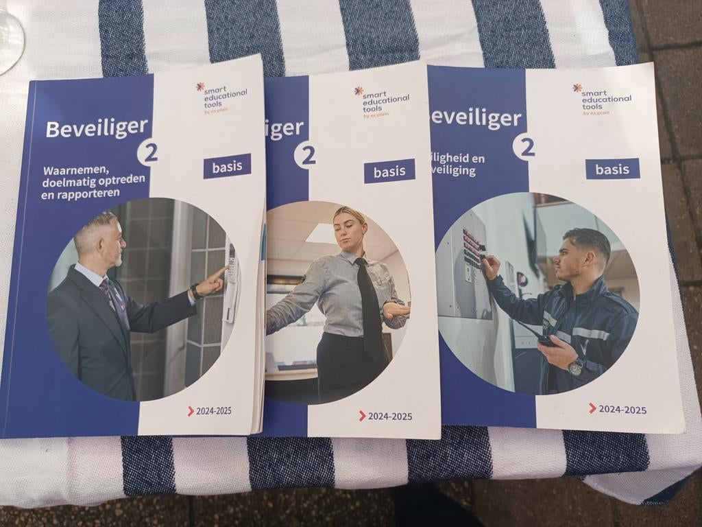 Beveiliger 2 Basis: Waarnemen, optreden en rapporteren, Boeken, Ophalen of Verzenden, Zo goed als nieuw, MBO, Smart educational tools by prego