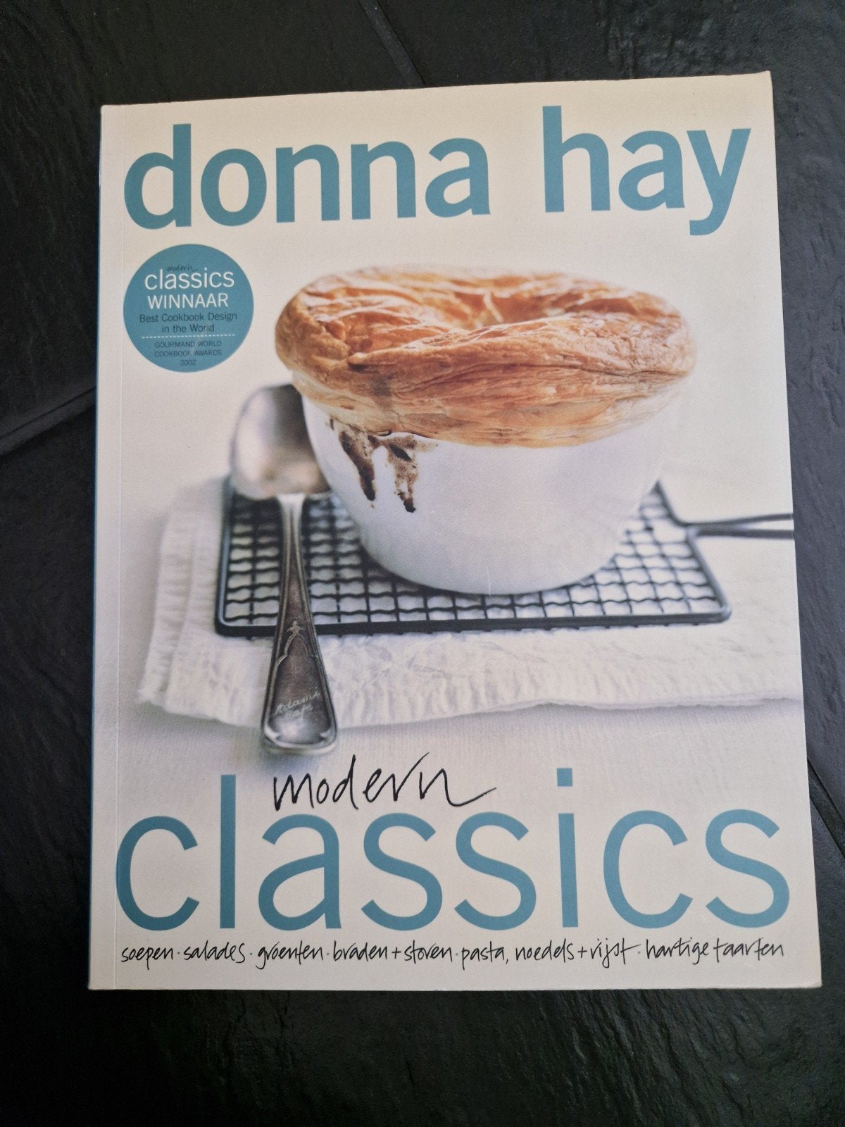 Donna Hay Modern Classics kookboek, Ophalen of Verzenden, Zo goed als nieuw, Donna Hay, Voorgerechten en Soepen