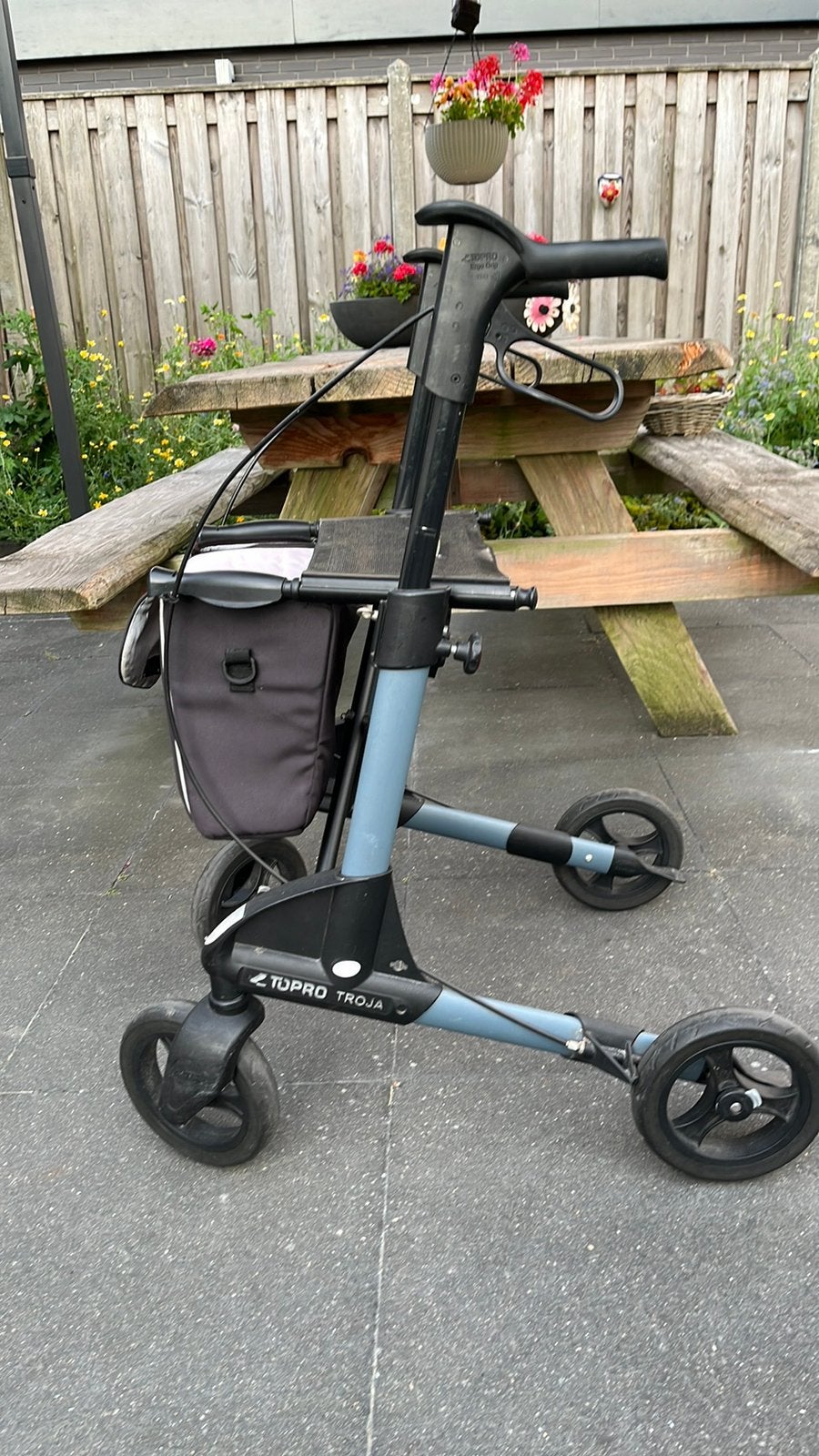 Nette rollator Topro Troja 2G maat M, Ophalen, Lichtgewicht, Gebruikt
