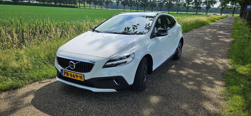 Volvo V40 2.0 T3 152PK 2017 Wit, Voorwielaandrijving, 4 cilinders, 1969 cc, Leder en Stof