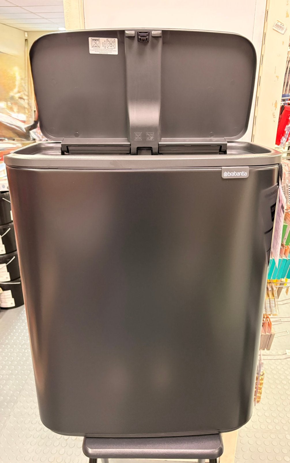 Brabantia Bobin Touch zwart nieuw (Demomodel), 40 liter of meer, Ophalen of Verzenden, Nieuw, Rvs