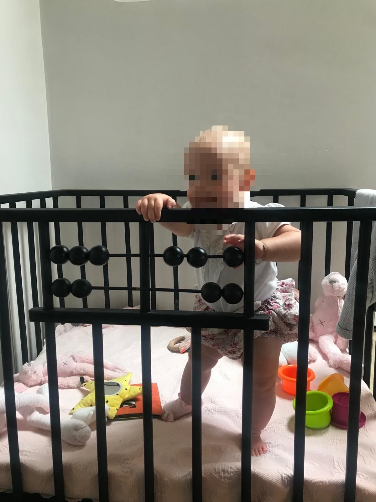 Zwarte box met telraam en opberglade, Ophalen, Gebruikt, 140 tot 160 cm, 70 tot 85 cm