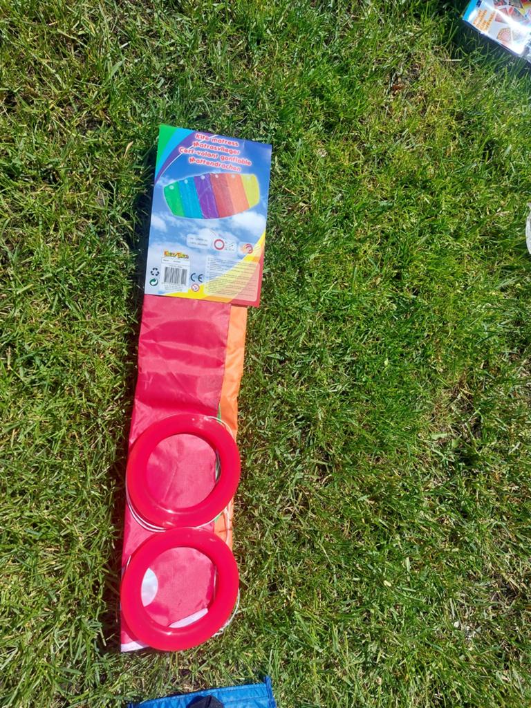 Nieuwe Regenboog Matrasvlieger met Handvatten, Sport en Fitness, Vliegeren, Verzenden, Nieuw, Tweelijns, Vlieger
