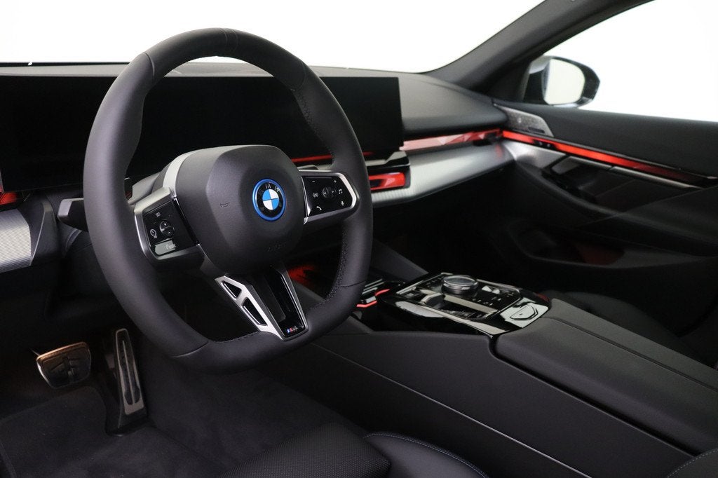 BMW i5 eDrive40 M Sport / Bowers & Wilkins / Achteruitrijcam, Auto's, BMW, Automaat, Achterwielaandrijving, Met garantie (alle)