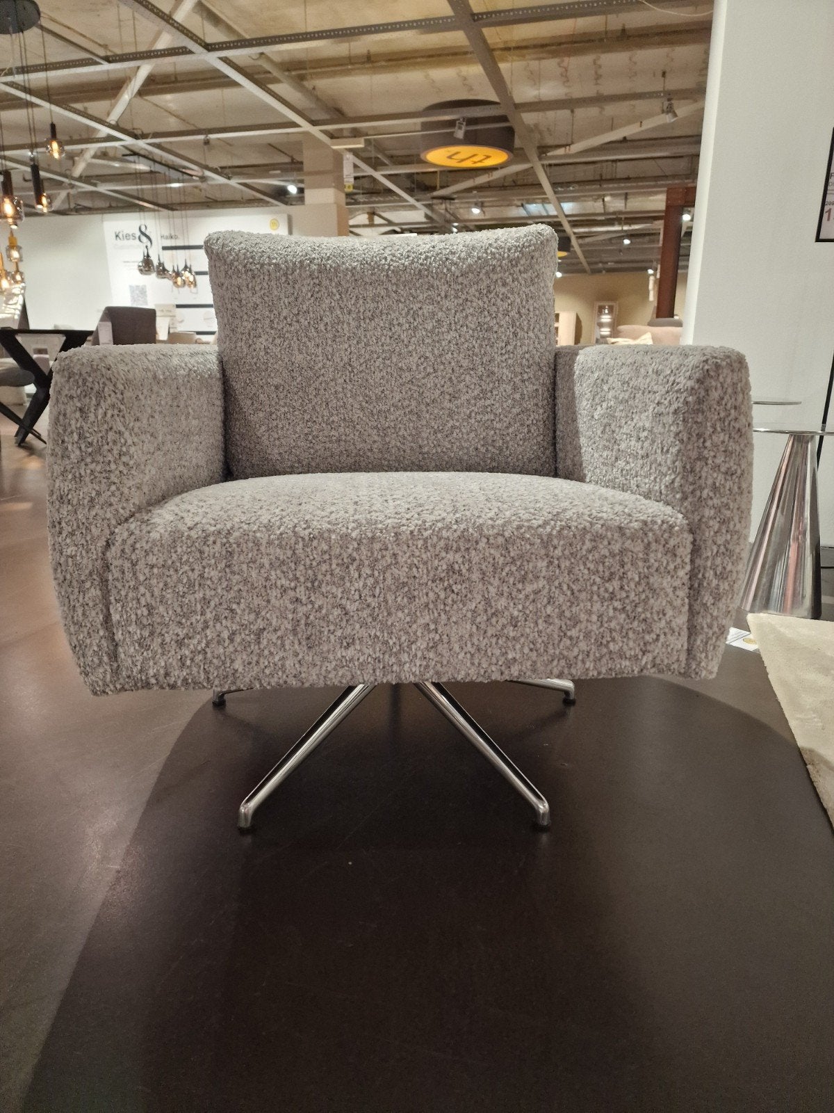 Draaifauteuil Venga stof, chrome poten, zo goed als nieuw, Ophalen of Verzenden, Zo goed als nieuw, Stof
