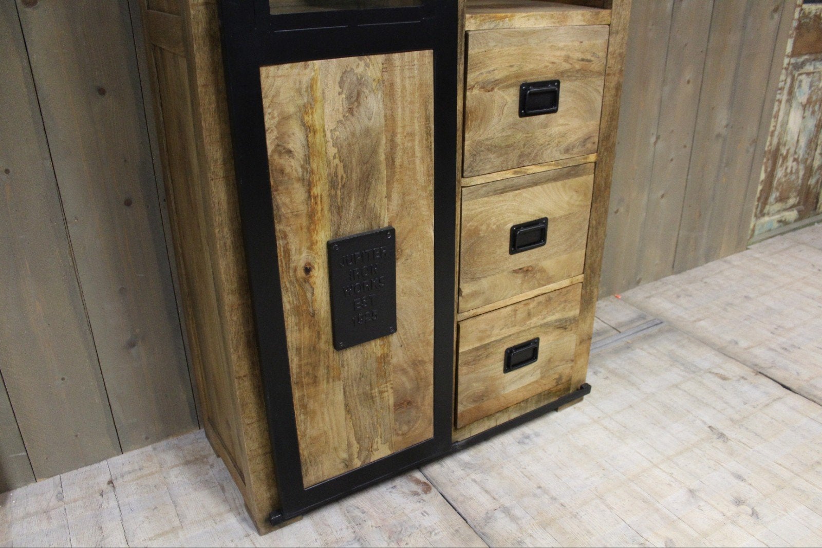 Industriele Wandkast van Mango Hout Direct Leverbaar!, Huis en Inrichting, Nieuw, Ophalen of Verzenden, Minder dan 150 cm, 150 tot 200 cm