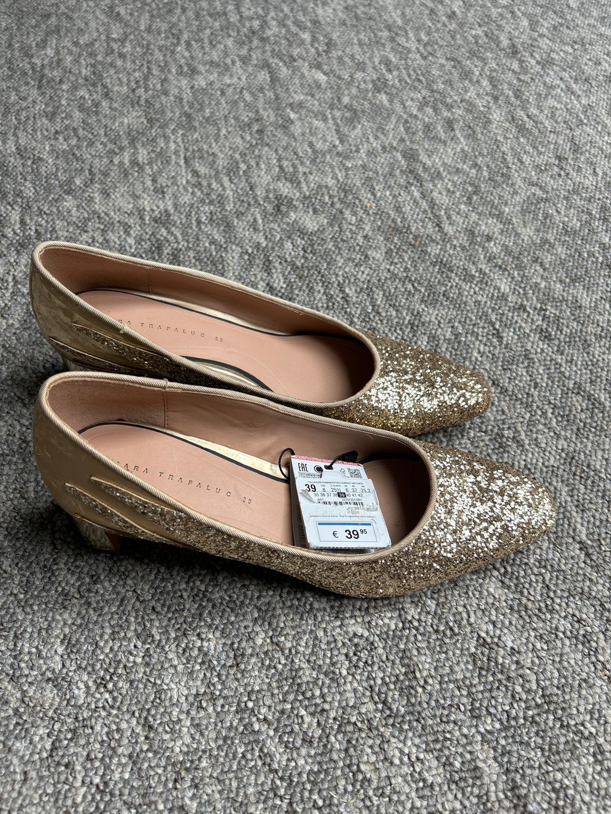 Zara Trafaluc Gouden Glitter Pumps Maat 39, Kleding | Dames, Ophalen of Verzenden, Nieuw, Overige kleuren, Pumps