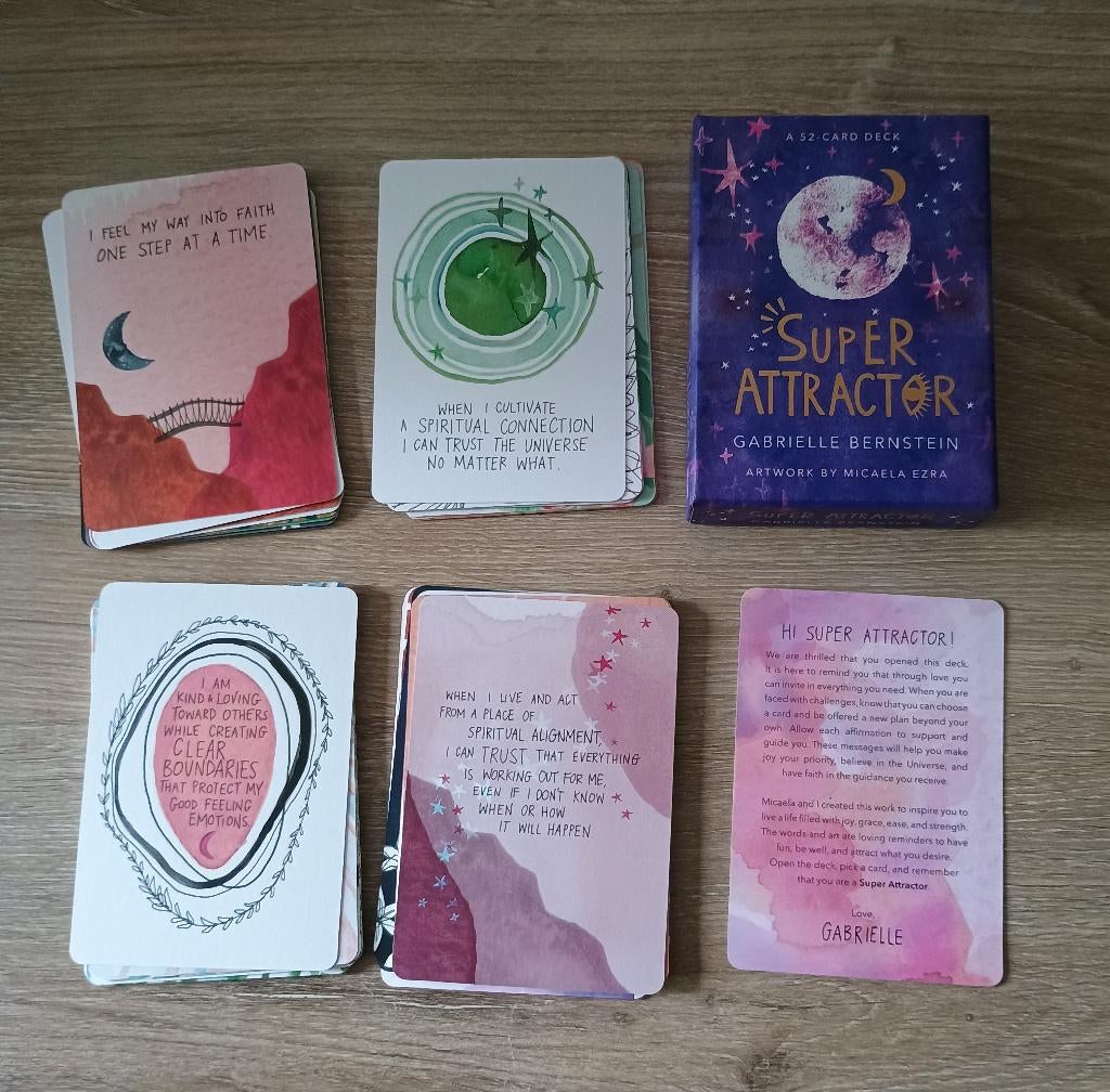 Super attractor kaarten set, Boeken, Esoterie en Spiritualiteit, Ophalen of Verzenden, Zo goed als nieuw, Tarot of Kaarten leggen