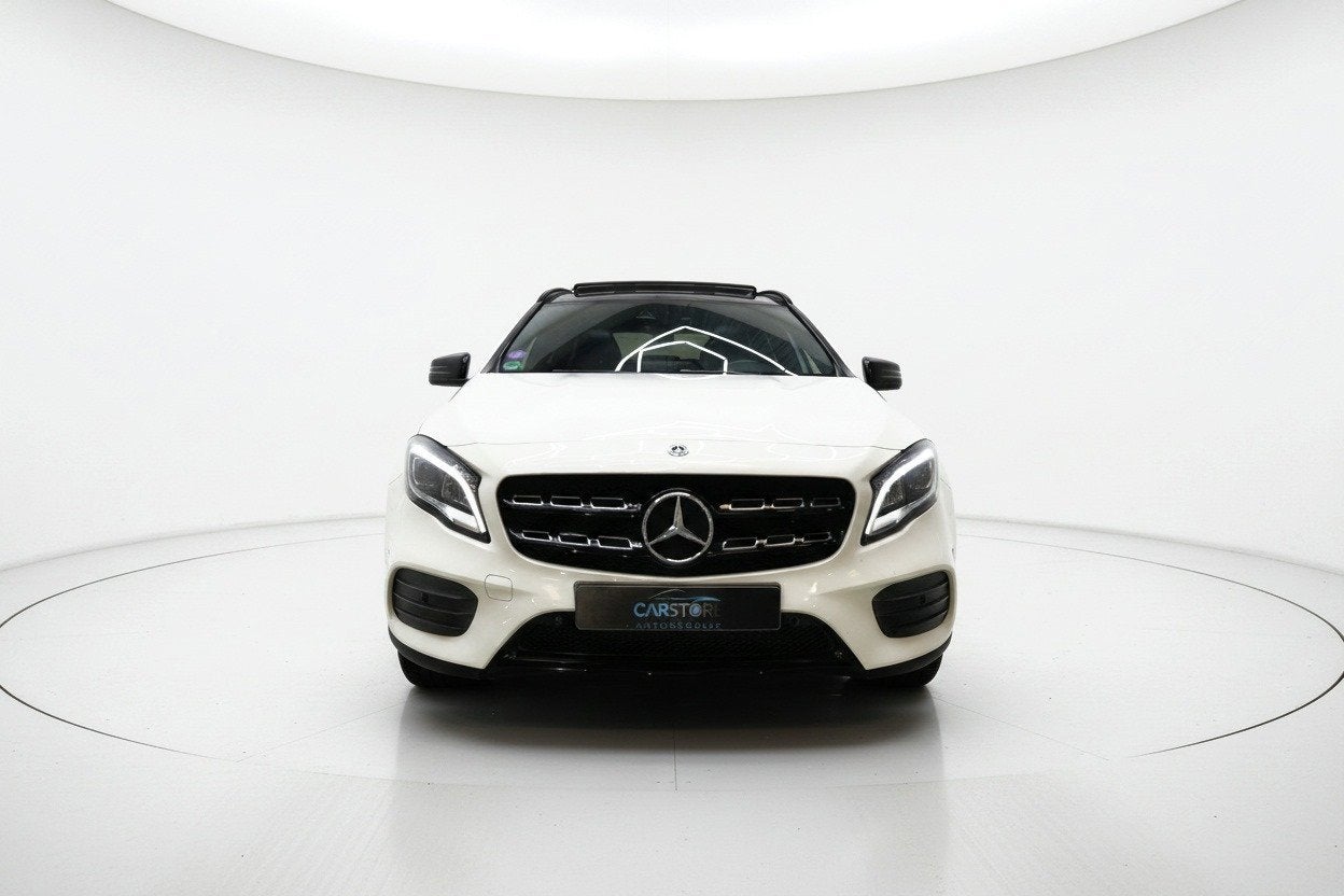 Mercedes-Benz GLA-klasse 180 AMG NIGHT PANO CAMERA LEER, Auto's, Gebruikt, 4 cilinders, 715 kg, 1595 cc