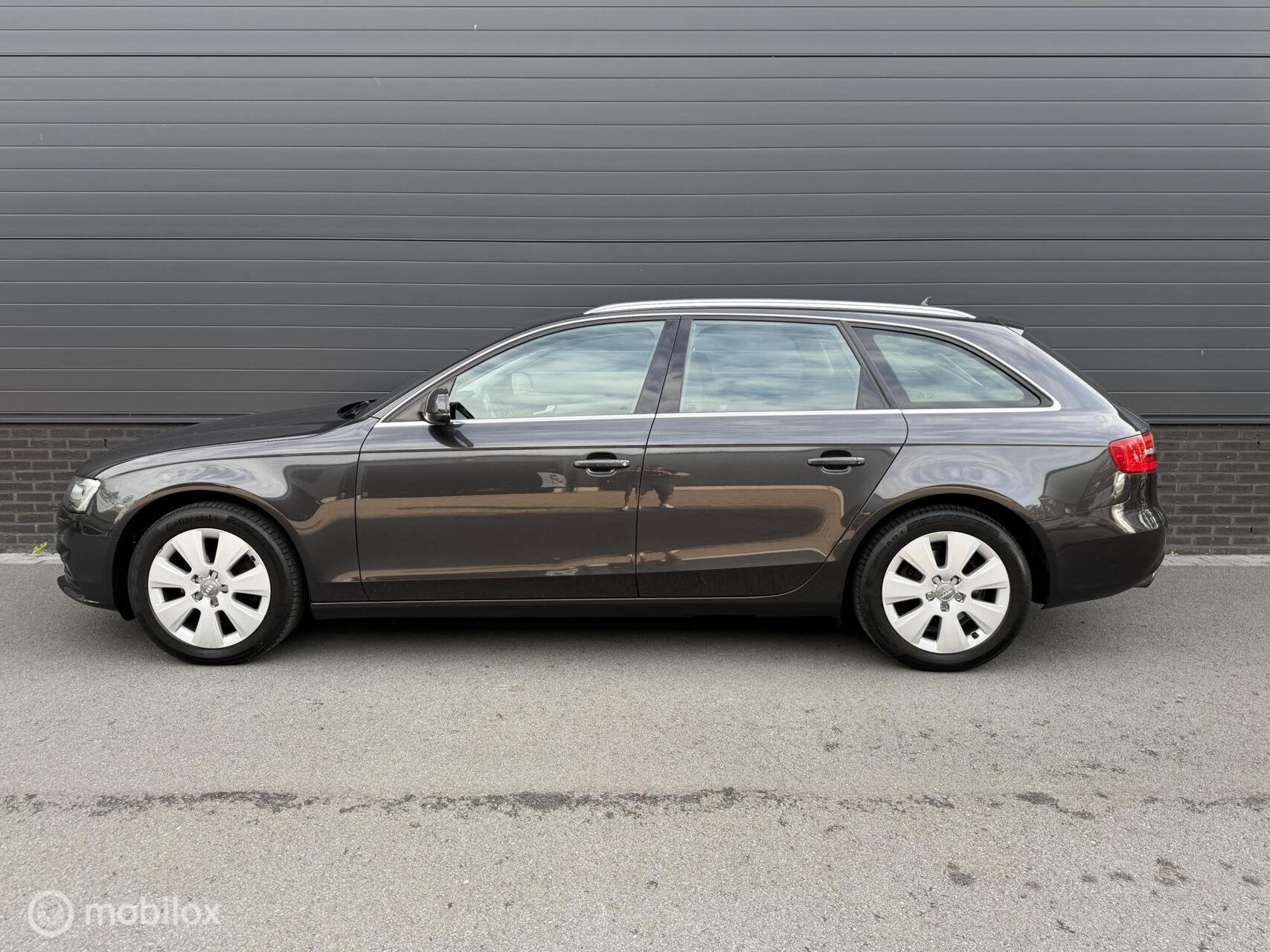 Audi A4 Avant 1.8 TFSI Business Edition CLIMA*CARPLAY*HAAK*N, Gebruikt, 4 cilinders, Met garantie (alle), 1505 kg