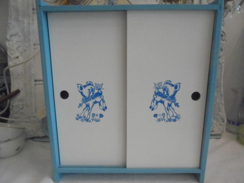 Vintage blauw wit poppen kledingkastje, Ophalen of Verzenden