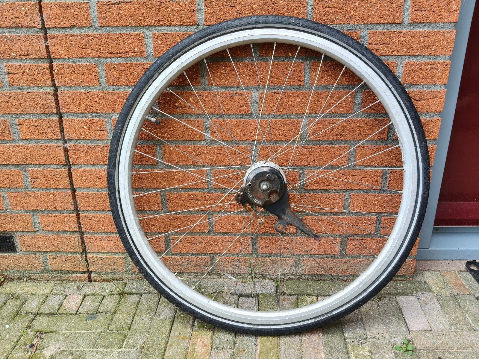28 inch voorwiel met naafdynamo en rollerbrake, Fietsen en Brommers, Ophalen, Gebruikt, Stadsfiets, Wiel