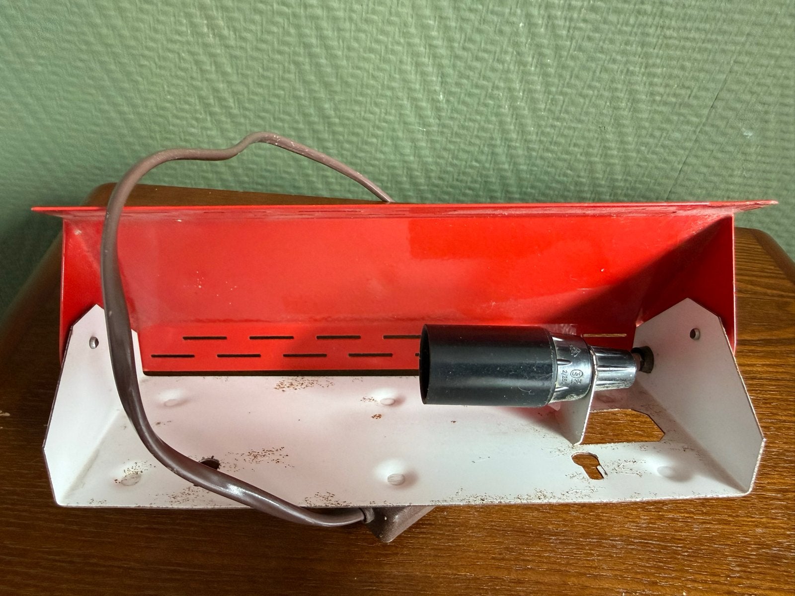 Vintage rood metalen nachtlampje, Overige merken, Gebruikt, E14 (klein), Ophalen of Verzenden