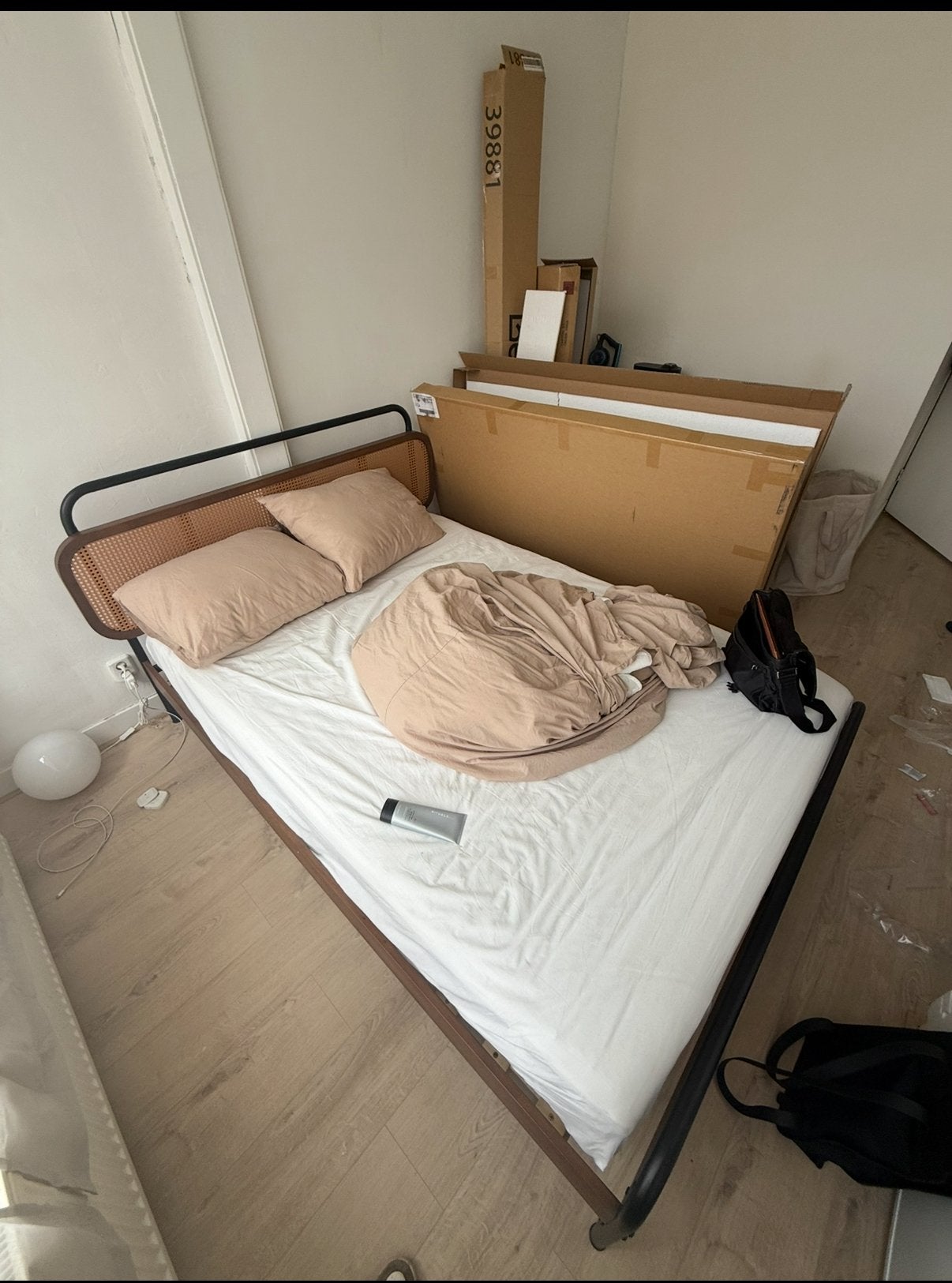 Beliani 140x200 bed, Ophalen, Tweepersoons, 140 cm, Zo goed als nieuw