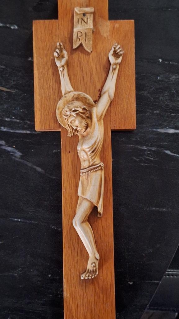 Vintage houten kruisbeeld / crucifix met corpus in ivoorlook, Antiek en Kunst, Antiek | Religie, Ophalen of Verzenden