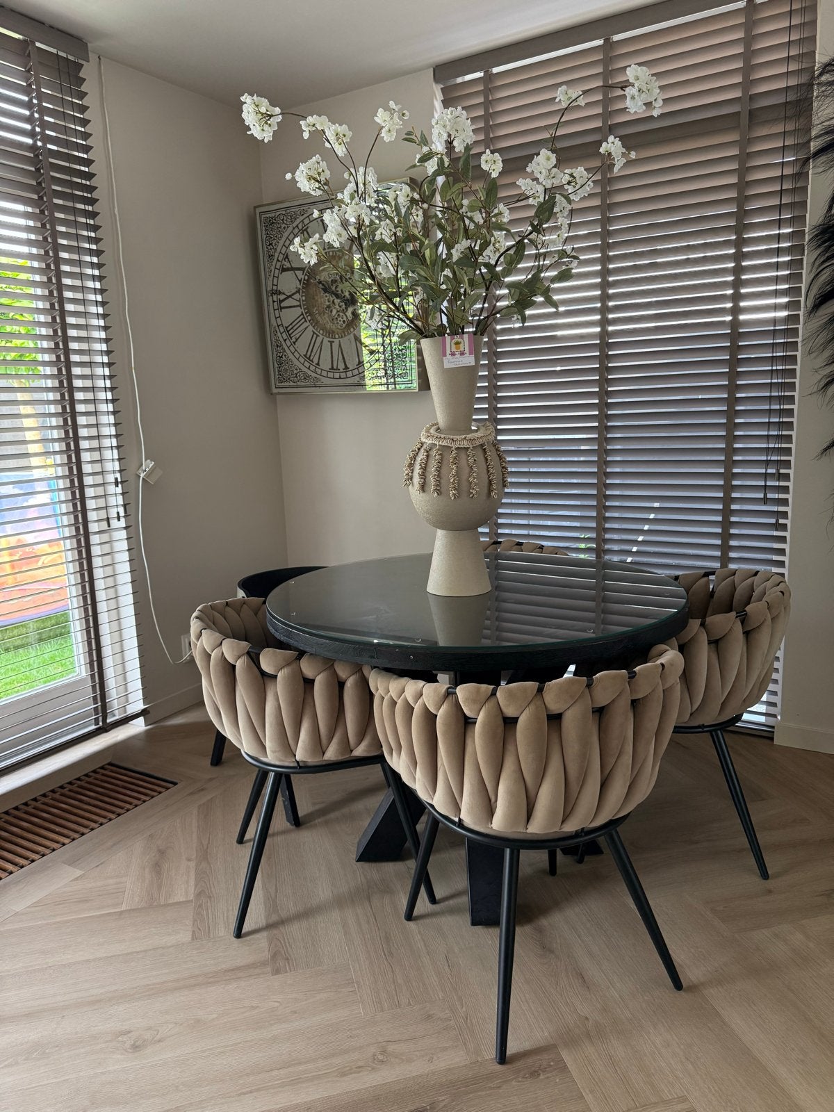 Moderne ronde eettafel met glasplaat, Huis en Inrichting, Tafels | Eettafels, 100 tot 150 cm, Rond, Ophalen of Verzenden, Vier personen