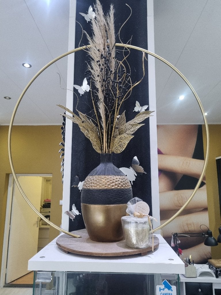Grote decoratie met vaas, vergulde ring en houten standaard, Ophalen, Zo goed als nieuw