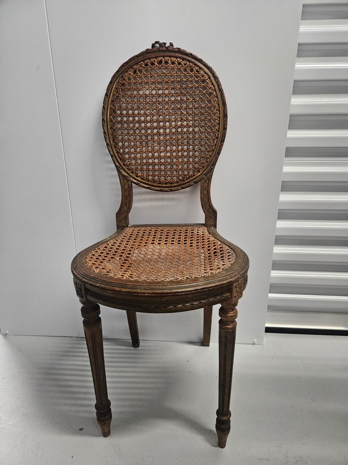 Antieke médaillon stoel | Weens stro | Donker hout | 19e eeu, Ophalen