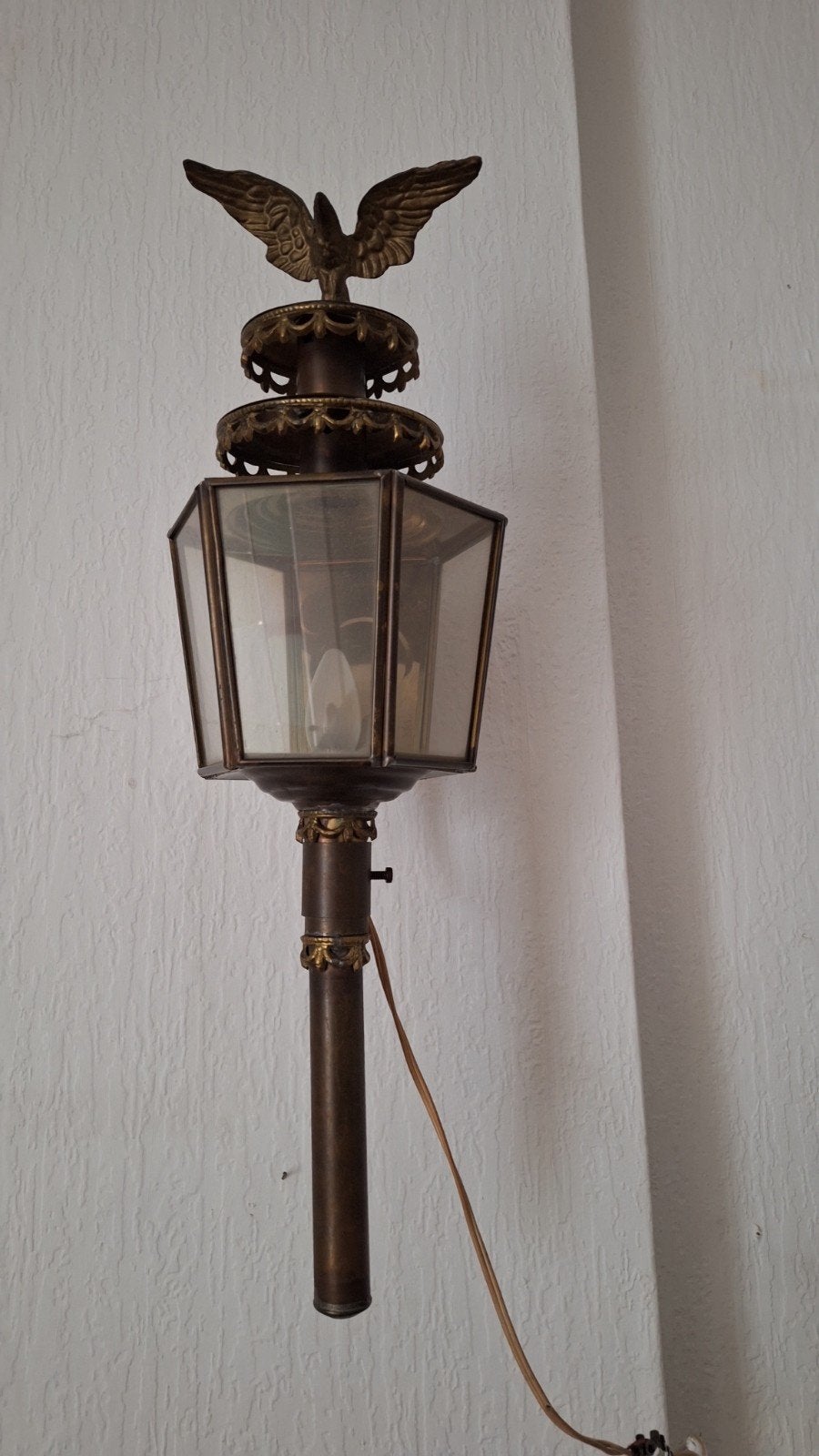 antieke koetslamp van koper met adelaar., Ophalen
