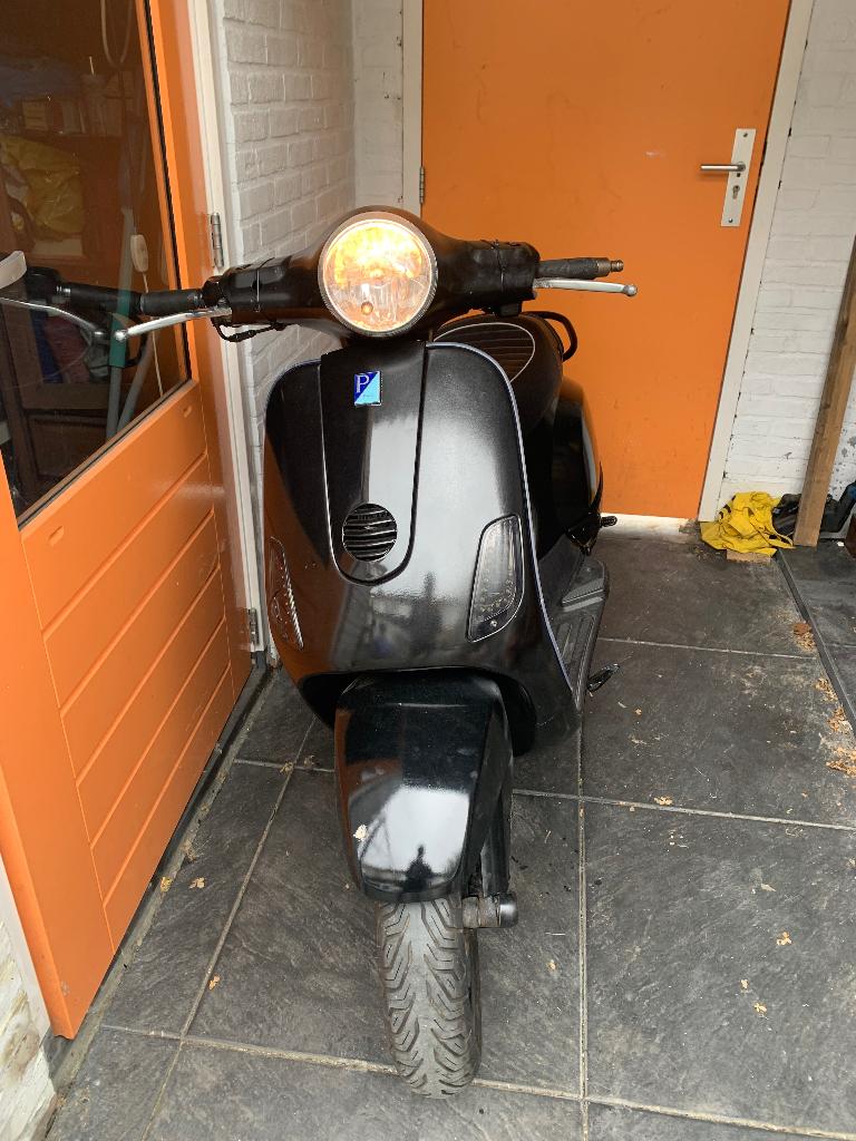 Vespa lx 2 takt., Fietsen en Brommers, Scooters | Vespa, Maximaal 45 km/u, Ophalen of Verzenden, Zo goed als nieuw, Benzine
