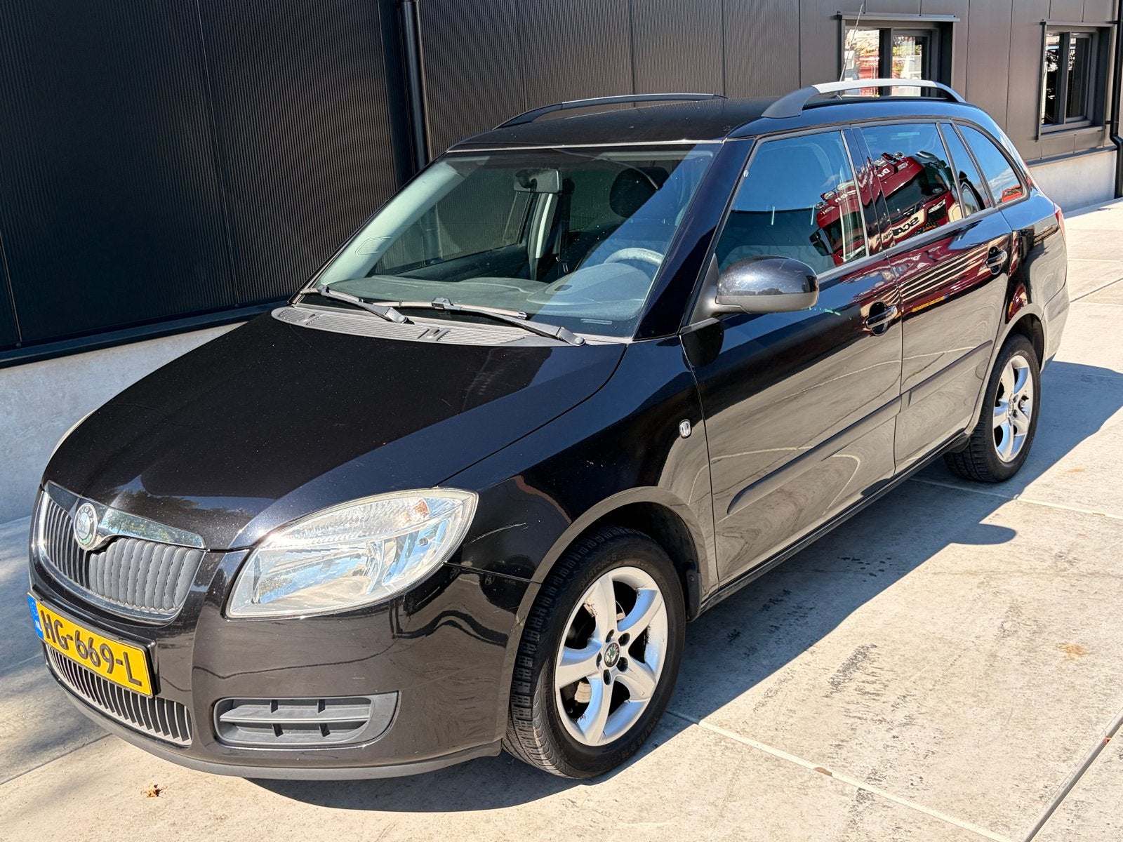 Skoda Fabia 1.4 16V Zwart tot eind maart 2027 apk, Auto's, Voorwielaandrijving, 4 cilinders, Zwart, Handgeschakeld