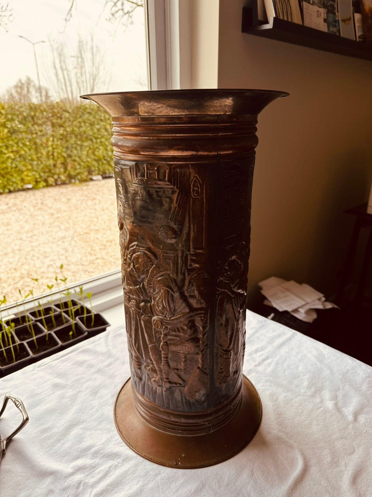 Koperen paraplubak met reliëf tafereel, Ophalen, Koper