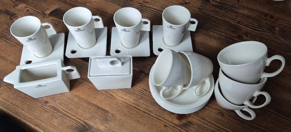 Te koop: Royal Boch servies, in goede staat, Ophalen of Verzenden, Zo goed als nieuw, Effen, Kop(pen) en/of Schotel(s)