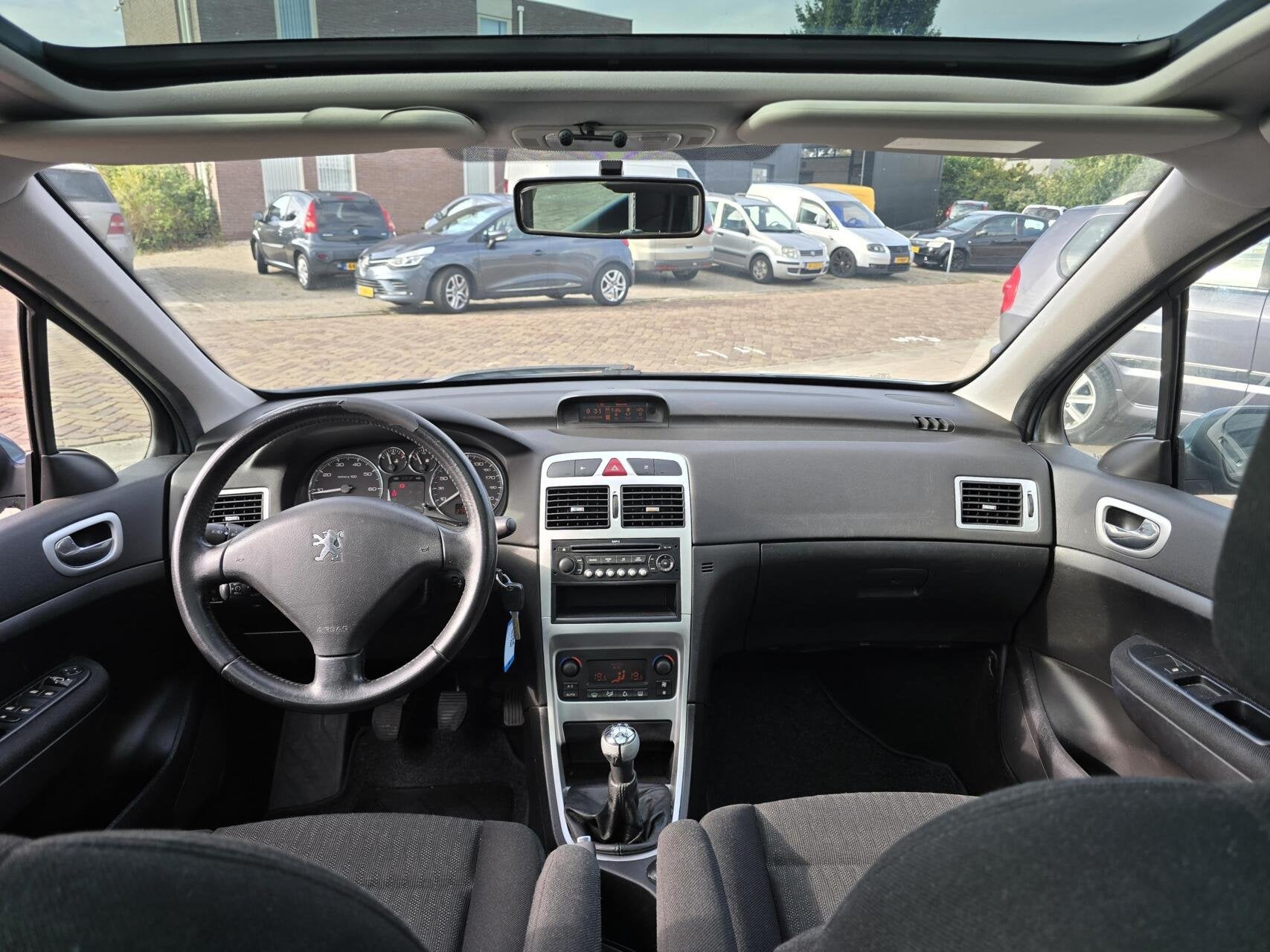 Peugeot 307 SW 2.0-16V Premium Pano/Clima/Trekhaak/Cruise, Auto's, Gebruikt, Zwart, 4 cilinders, 7 stoelen