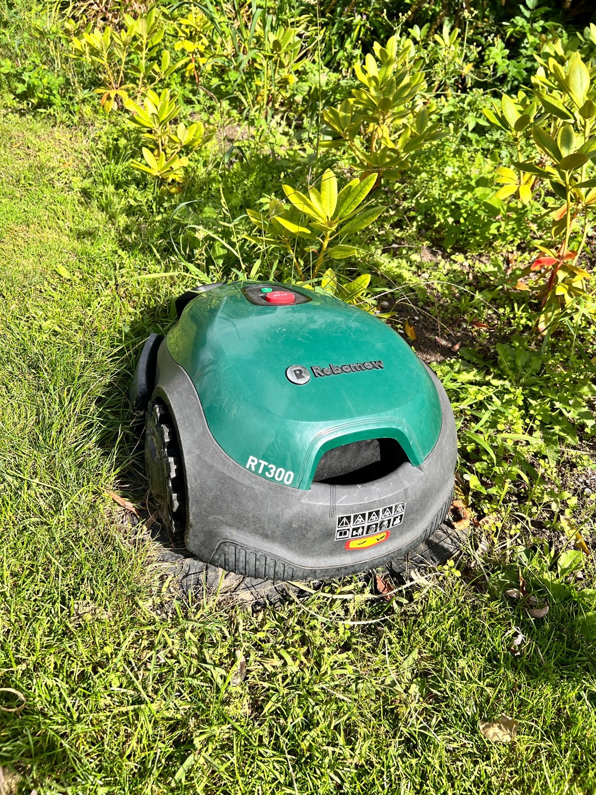 Robomow RT300 Robotmaaier - Zo goed als nieuw, Cirkelmaaier, Minder dan 30 cm, Accu-grasmaaier, Mulchfunctie