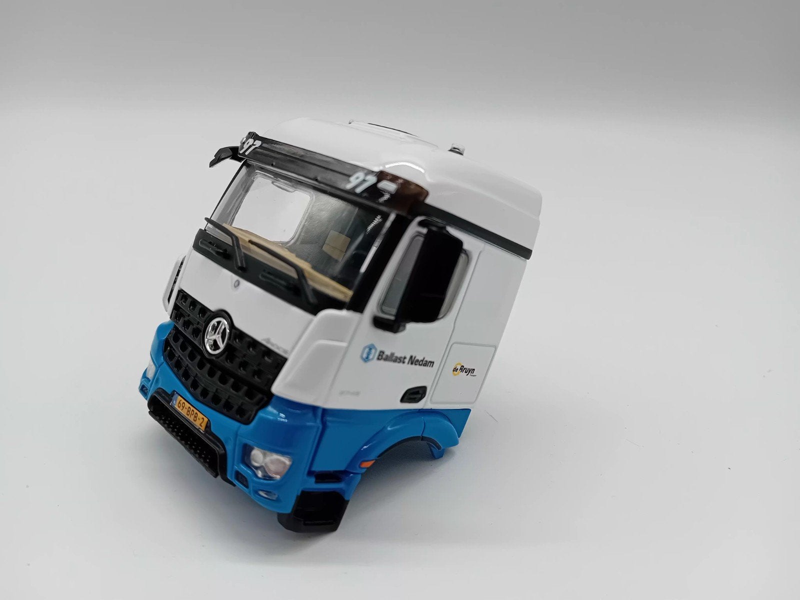 WSI MERCEDES BENZ AROCS CABINE VERBOUW