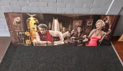 Op hout schilderij 'Legends at the Bar' als nieuw, Ophalen of Verzenden