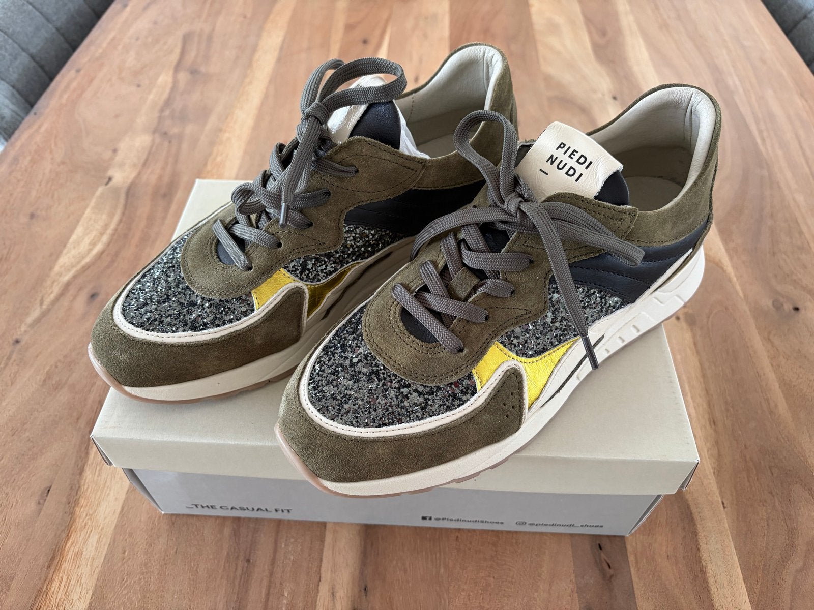 Piedi Nudi suède damessneakers maat 40 - Zo goed als nieuw, Kleding | Dames, Ophalen of Verzenden, Zo goed als nieuw, Groen, Sneakers of Gympen